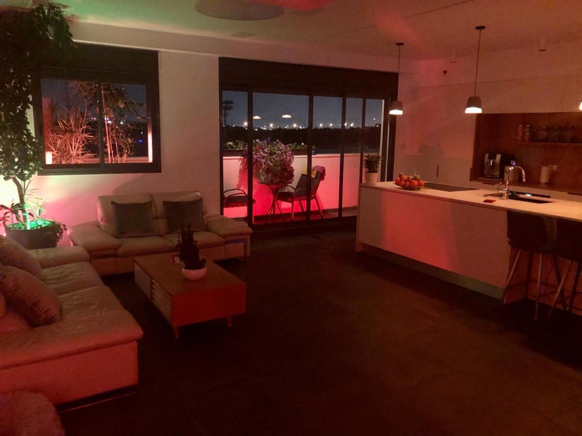 Suite And Room In A Breathtaking New Designed Penthouse In Se Tlv Tel Aviv Bagian luar foto