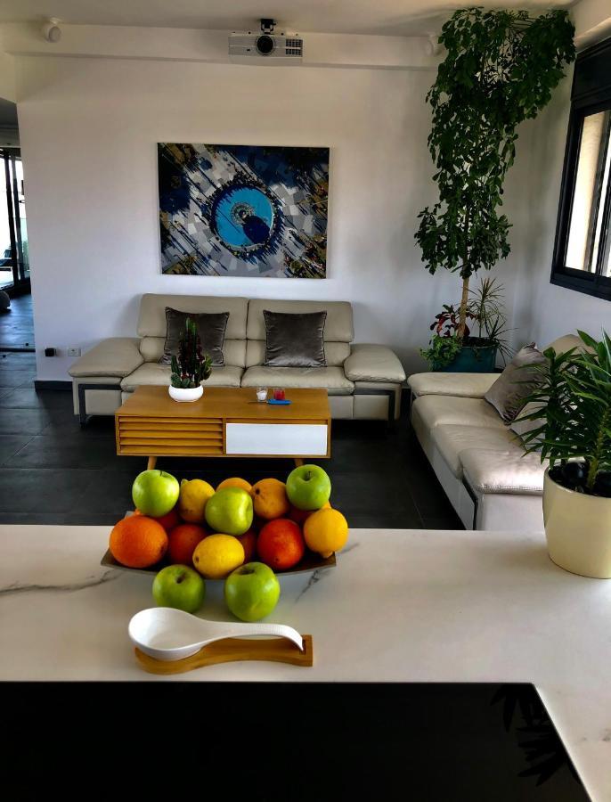 Suite And Room In A Breathtaking New Designed Penthouse In Se Tlv Tel Aviv Bagian luar foto