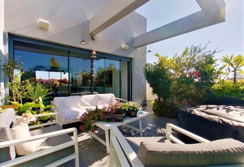 Suite And Room In A Breathtaking New Designed Penthouse In Se Tlv Tel Aviv Bagian luar foto