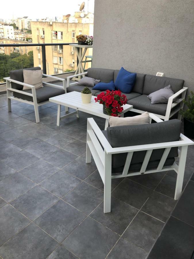 Suite And Room In A Breathtaking New Designed Penthouse In Se Tlv Tel Aviv Bagian luar foto